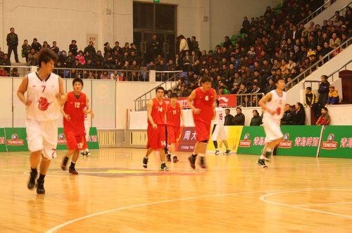 与更衣室领 与更衣室领